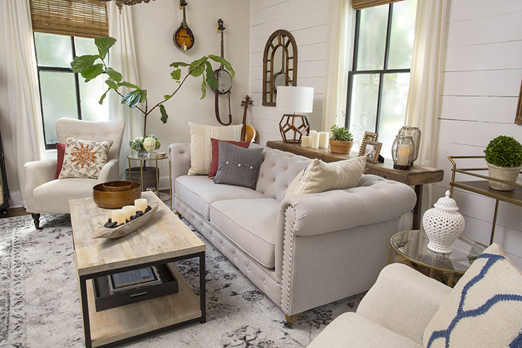 How to Decorate Luxurious Farmhouse Living Room?