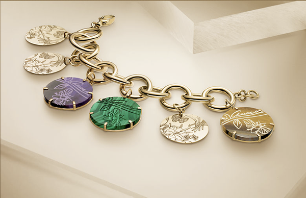 Wooden Jewelry Stand- A Solution To Resolve The Jewelry Space